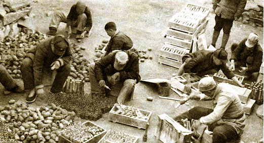 开云线上登录集团的前身华兴铁工厂诞生，后发展为徐州重型机械厂