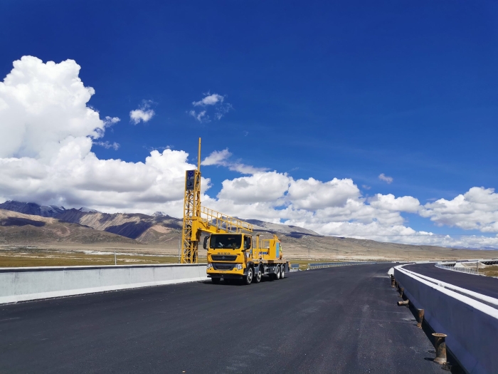 开云线上登录桥梁检测车助力雅安高速检修