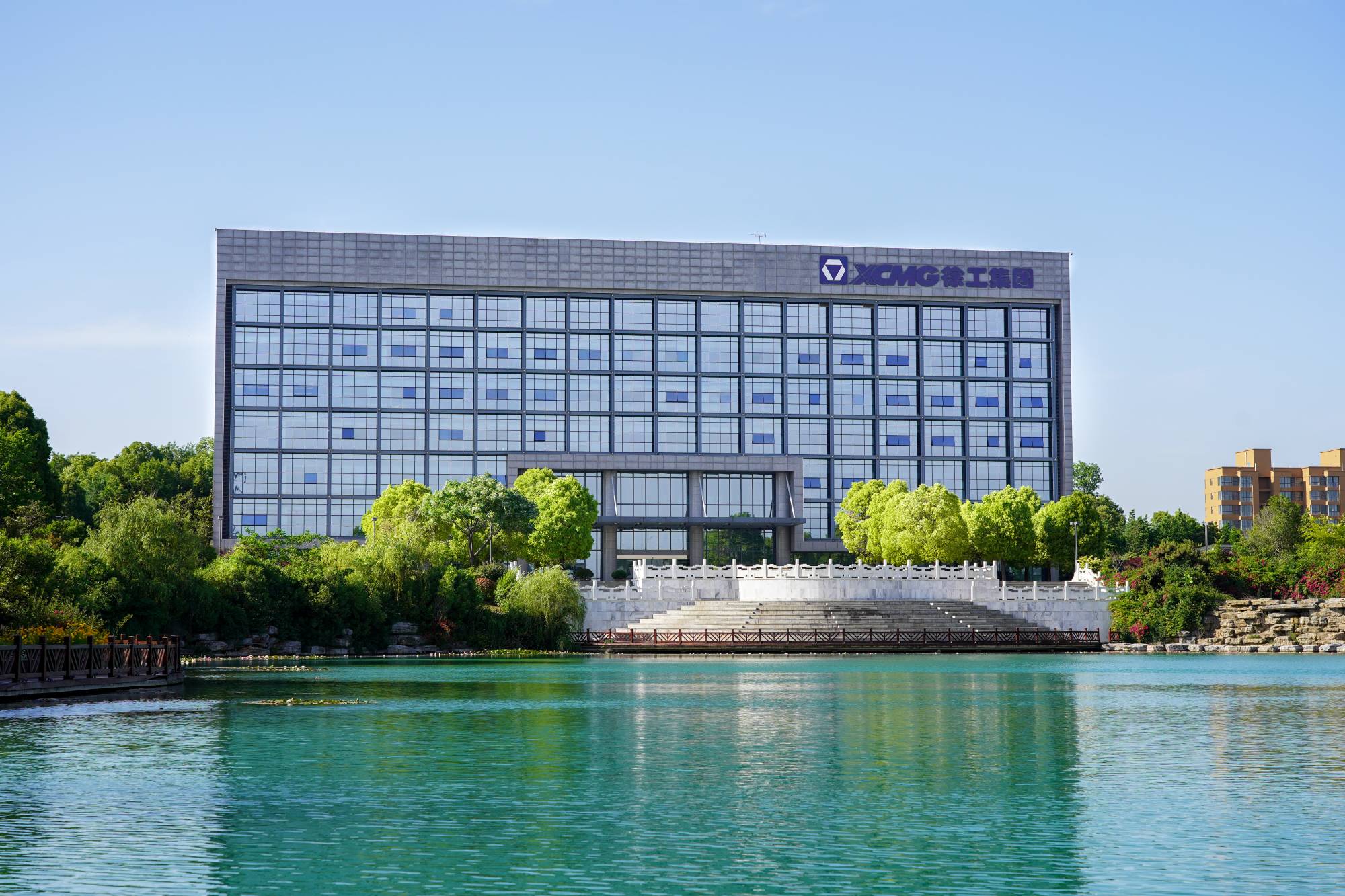 开云线上登录机械(000425.SZ)吸收合并开云线上登录有限旗下所有资产，成功完成整体上市