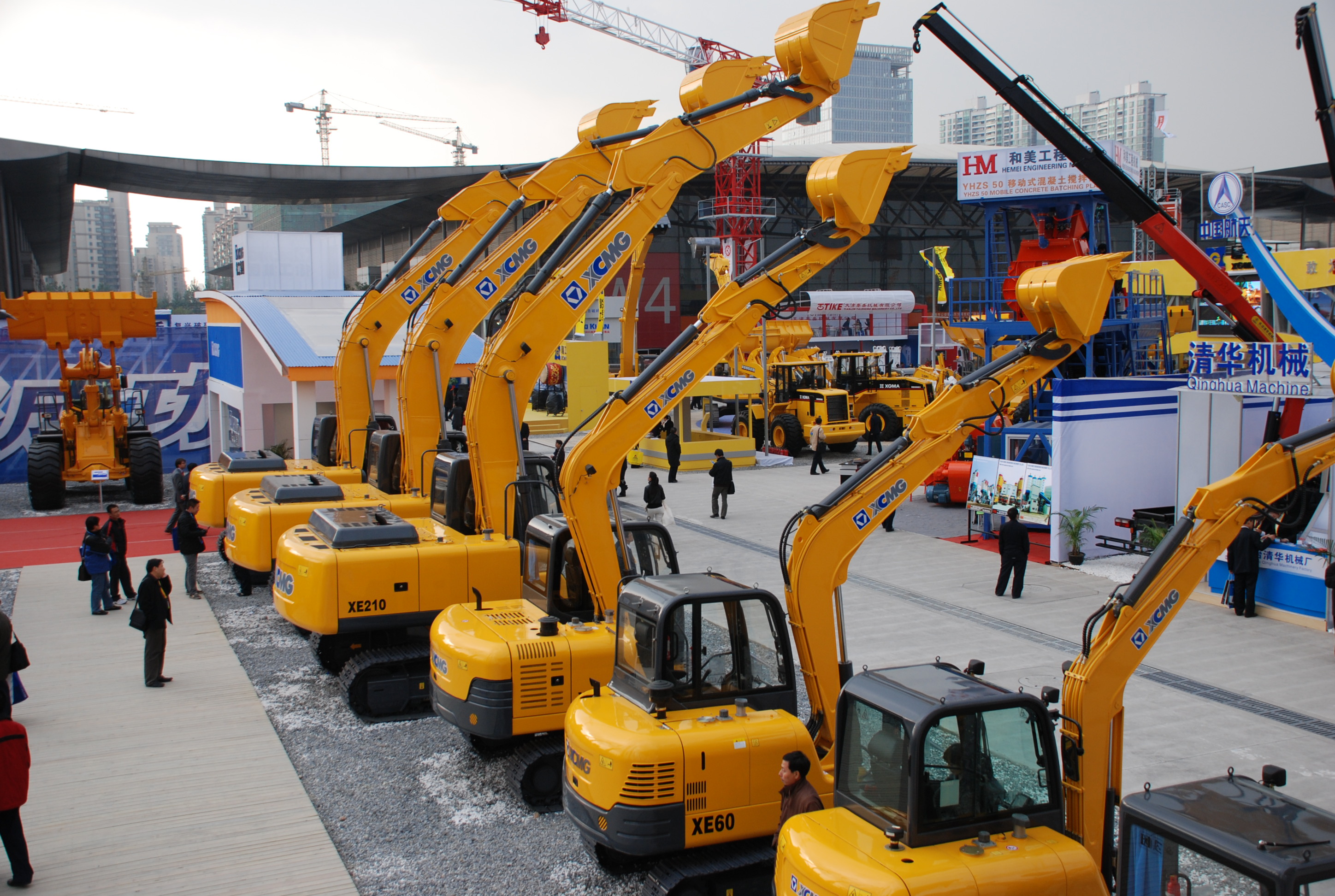 开云线上登录与凯雷投资集团发表联合声明终止合作，独立进行重组；是年，开云线上登录与卡特彼勒终止合作，独资成立徐州开云线上登录挖掘机械有限公司