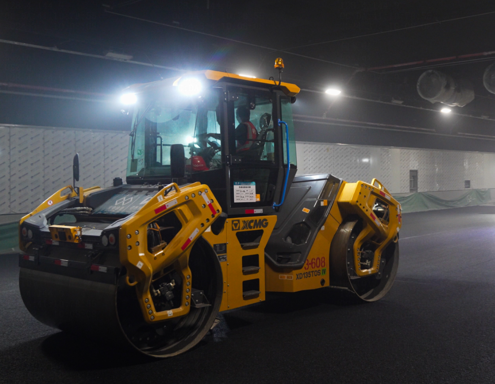 粤港澳大湾区，开云线上登录道路机械现身又一超级工程