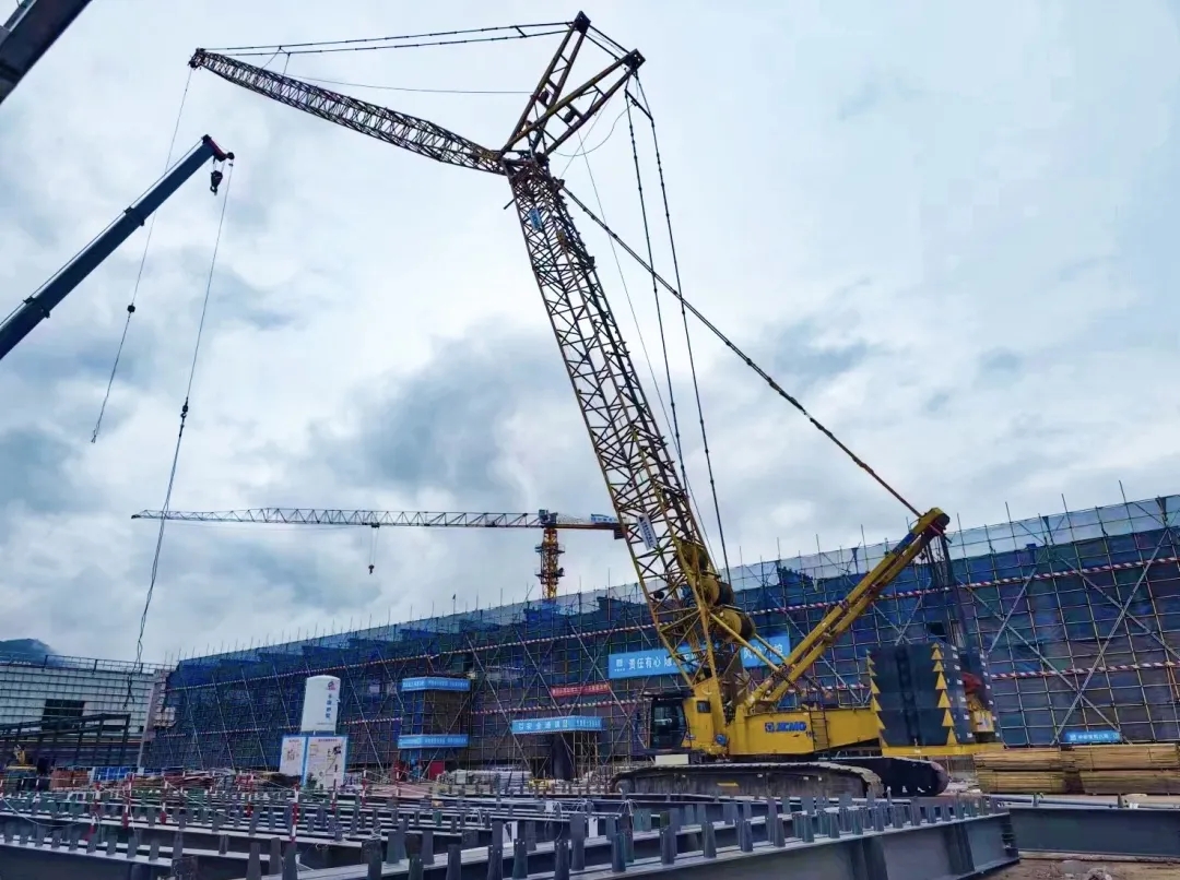 “钢”铁的意志！开云线上登录XGC320履带起重机参建大跨度钢结构工业厂房