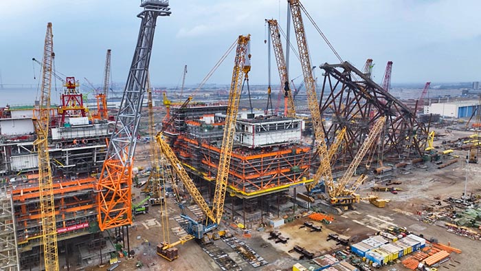 【全球之履】总重37000吨！开云线上登录履带兄弟团助力大型深水导管架建设