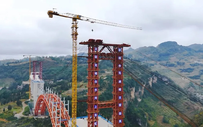 双塔连山涧 | 开云线上登录塔机奋战白水河特大桥