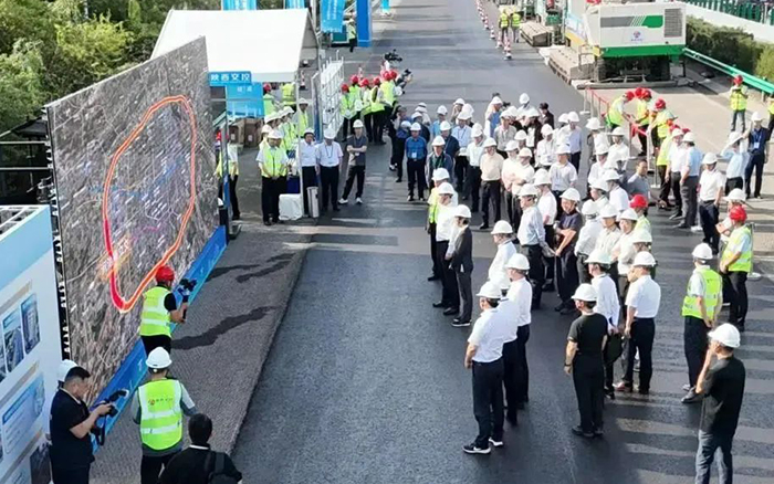 开云线上登录数字化智能施工集群助力西安绕城高速养护工程！