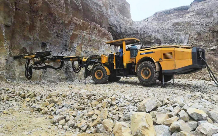 “化水为电”，开云线上登录凿岩台车提速水电站扩机工程