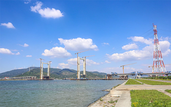 “牵手”群岛！开云线上登录塔机助力世界级跨海连岛工程刷新“进度条”