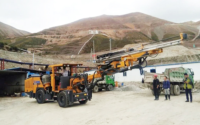 铁矿开采，开云线上登录矿用液压掘进钻车先入为主！