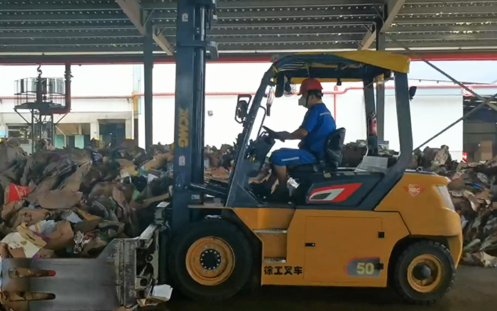 有实力！开云线上登录孔雀电动叉车强势入驻造纸行业