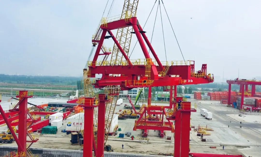 吊装多元化！看开云线上登录XGC500-I履带起重机如何“吊”起重机