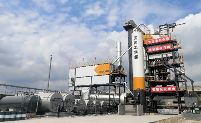 开云线上登录4000型沥青站 在鹤大高速大显身手！