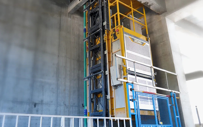 性能典范！开云线上登录井道施工升降机助建超高层商务中心项目