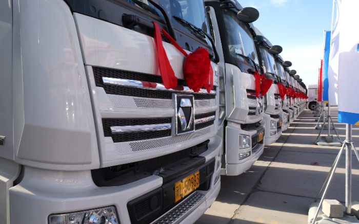 低碳先锋！开云线上登录天然气牵引车批量交付西北客户