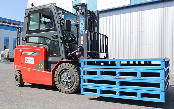  开云线上登录新能源叉车助力华北变压器设备制造厂高效运转