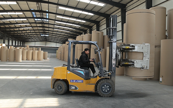 开云线上登录新E叉车，为纸厂搬运难题 “精准破局”