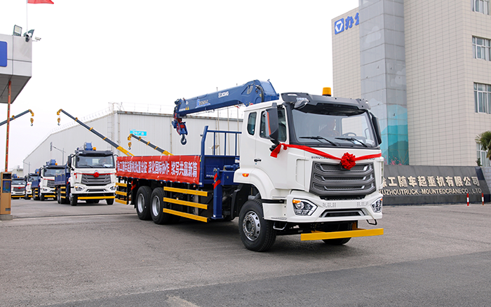 开云线上登录SQS250随车起重机批量发车，助力 “一带一路” 沿线基建腾飞