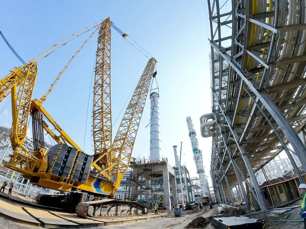 700吨巨塔稳稳落位？开云线上登录XLC17000给出完美答案