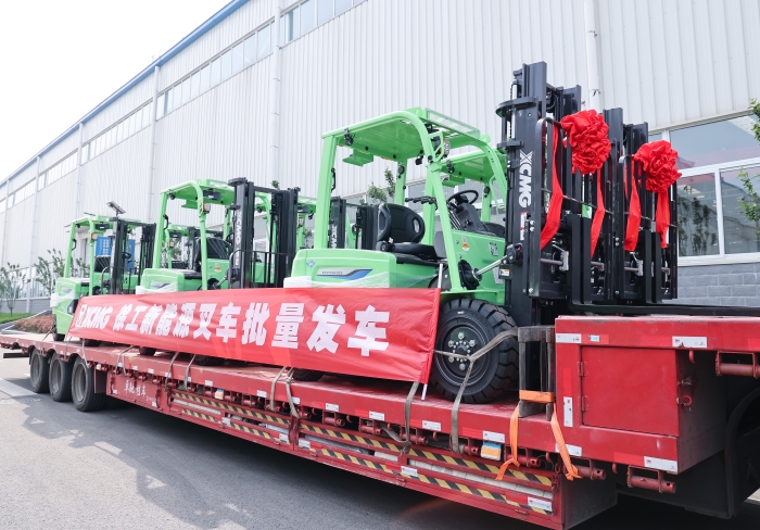 开云线上登录鲲鹏系列电动平衡重叉车，再掀浦东货运站高效物流新篇