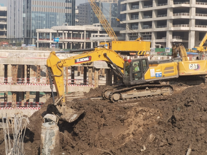 品质+节油+高效！开云线上登录XE335GK助建亚洲最大地下空间