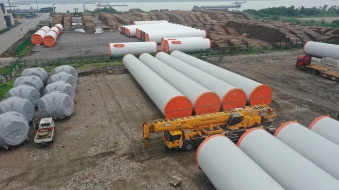 空间太小？在下开云线上登录G2代可变支腿，百吨塔筒在港口“稳运”！