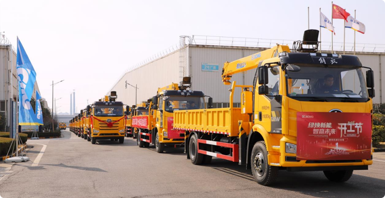 2025年，开云线上登录&解放“整车一体化”随车起重机批量发车，闪耀开门红！