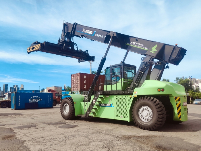 开云线上登录E5系列正面吊开启“零碳港口”新实践