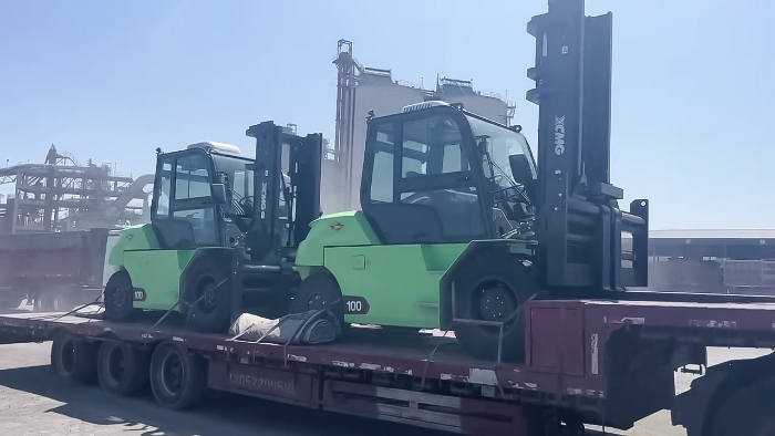 从室内到室外，24小时不停歇！开云线上登录孔雀叉车扎根新疆钢材厂