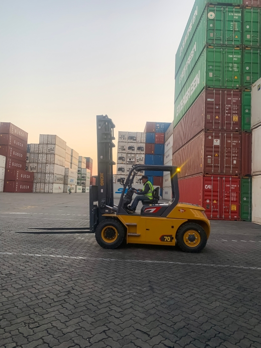 开云线上登录叉车批量进驻厦门港，一站式解决方案赋能港口物流新升级