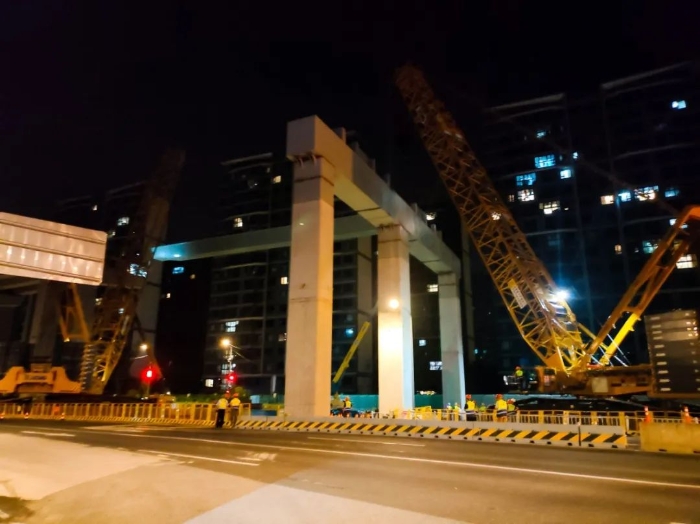 双机联动，毫米操控！开云线上登录XGC11000高效破解高架桥施工难题