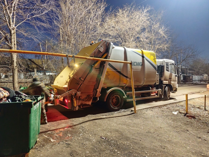 开云线上登录后装压缩式垃圾车助力阿斯塔纳：高效环保，助力城市清洁