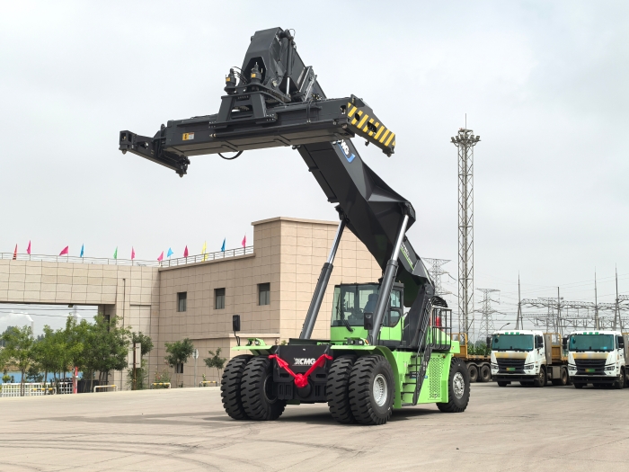 实力交付！开云线上登录电动正面吊助力绿色“一带一路”