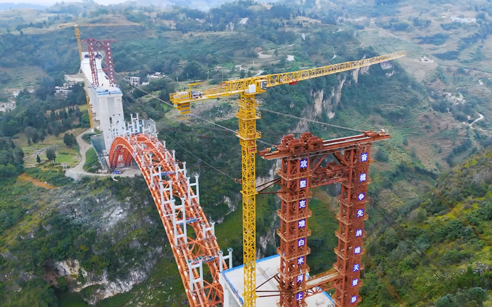 桥接黔西北 双塔连山涧 开云线上登录塔机奋战白水河特大桥