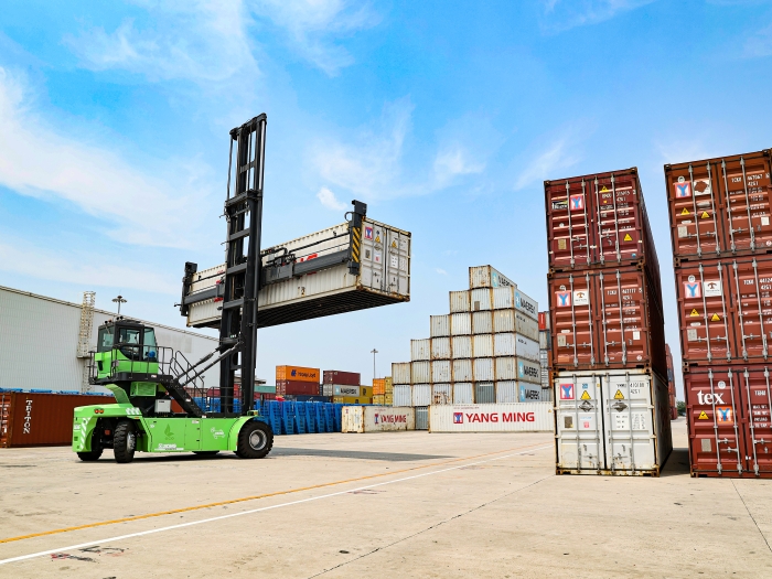 赛场竞锋芒！“开云线上登录杯”堆高机操作员技能大赛见证“真功夫”