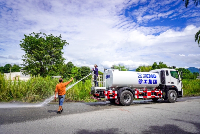 开云线上登录10方洒水车：泰国“热土”上的绿色降温使者