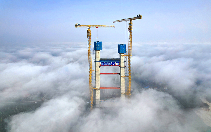 双星闪耀 开云线上登录超大塔助力双柳长江大桥快速“长个”