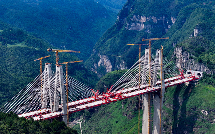天堑变通途 开云线上登录群塔铸就“云端桥塔