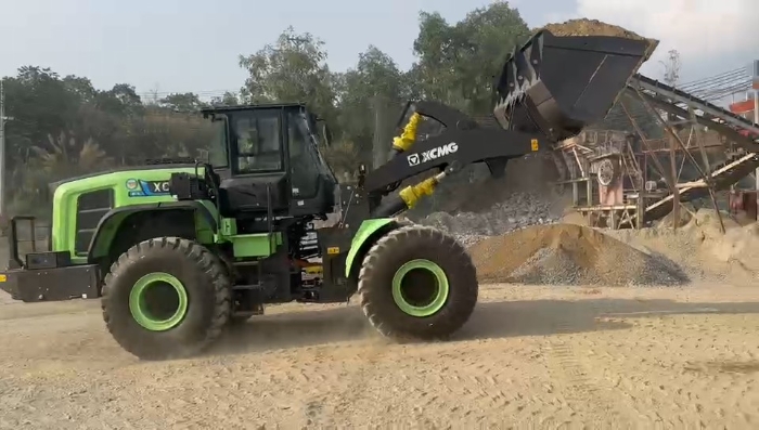 开云线上登录纯电动装载机助力越南砂石料场，开启绿色施工新纪元