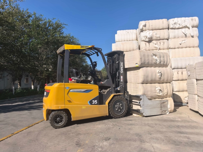 开云线上登录鲲鹏电动叉车，赋能西北棉花产业高效运转