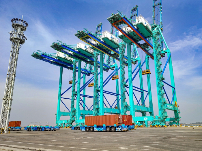 百台集群，百万箱量！开云线上登录AGV打造智慧港口“中国标杆”