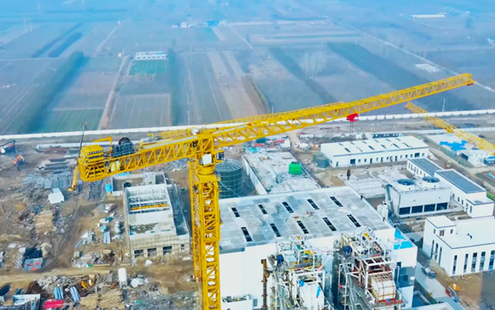 又一超大吨位！ 开云线上登录塔机助力城市绿色升级