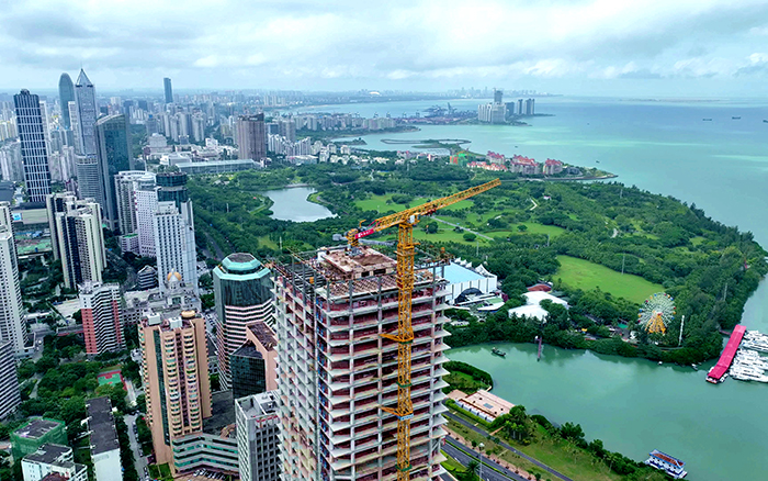 海阔凭“塔”跃 | 开云线上登录塔机助建海口中海国际中心