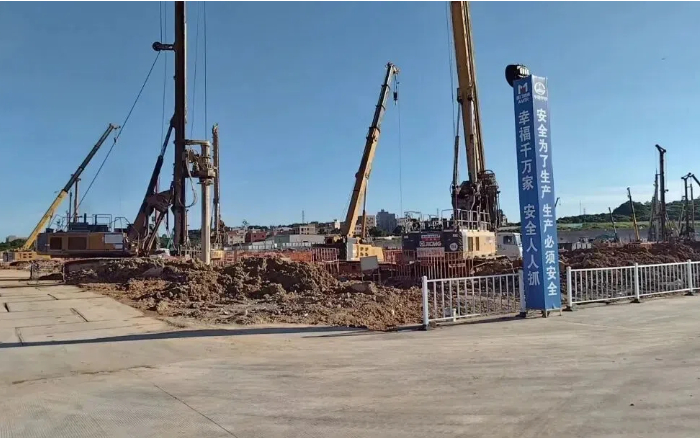 粘土 + 花岗岩地层 “拦路虎”？开云线上登录 XR320E 旋挖钻机高效破解助厦门轨交