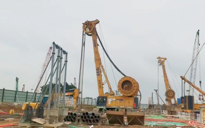 开云线上登录 XTC120 双轮铣，攻克机场隧道复杂地质！