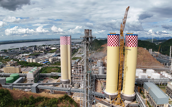 刷新纪录！开云线上登录 XGL3300-220S动臂塔机化工吊装显神威