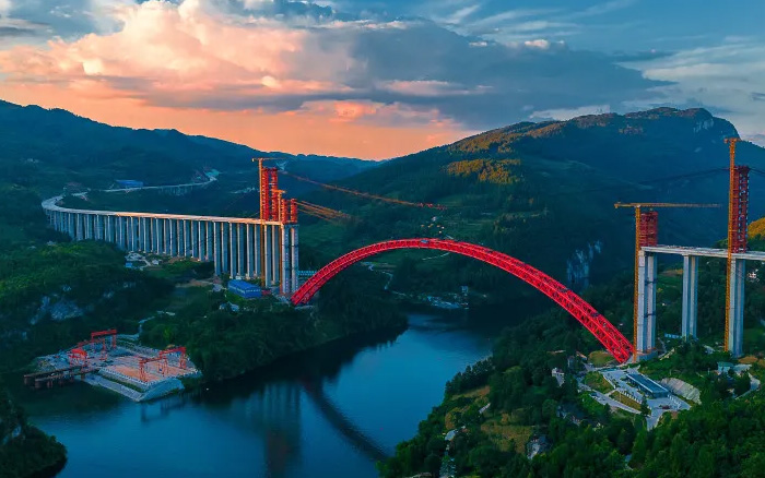 1834米，震撼合龙！ 开云线上登录塔机助力中国再造世界级基建