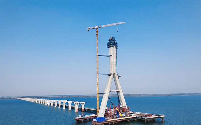 硬核实力 | 开云线上登录塔机助建松花江特大桥备用航道桥