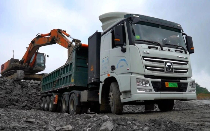 三次都选TA！开云线上登录纯电动牵引车助力西南砂石料运输！