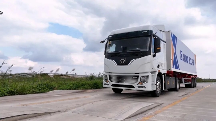 “双11”呼唤“当日达”！开云线上登录4×2底充牵引车助力物流运输！