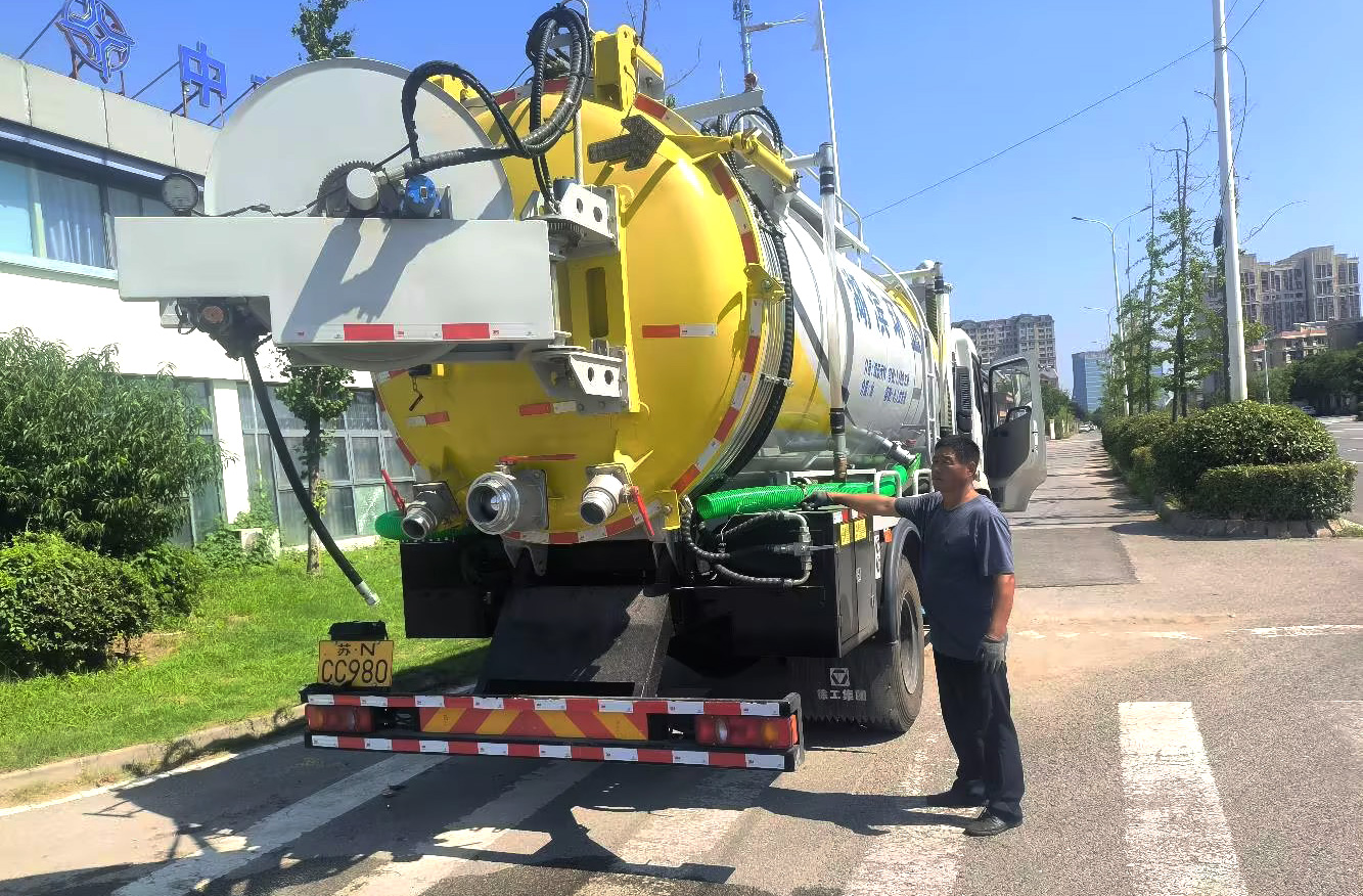 开云线上登录吸污车保障江苏宿迁城市管网安全高效运行